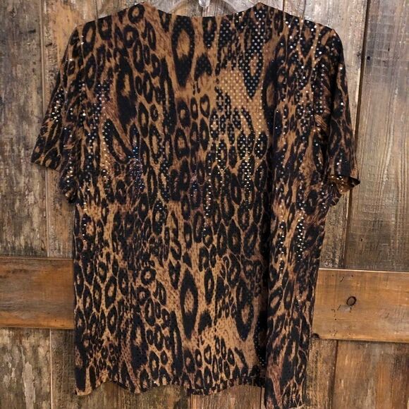 Susan Graver M NWT Leopard Sparkling Sequin Liquid Knit Mob Girl V Top - Picture 3 of 9